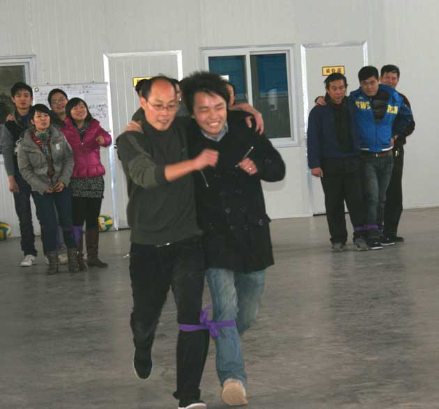 湘智離心機(jī)趣味運(yùn)動(dòng)會(huì)之綁腿競走